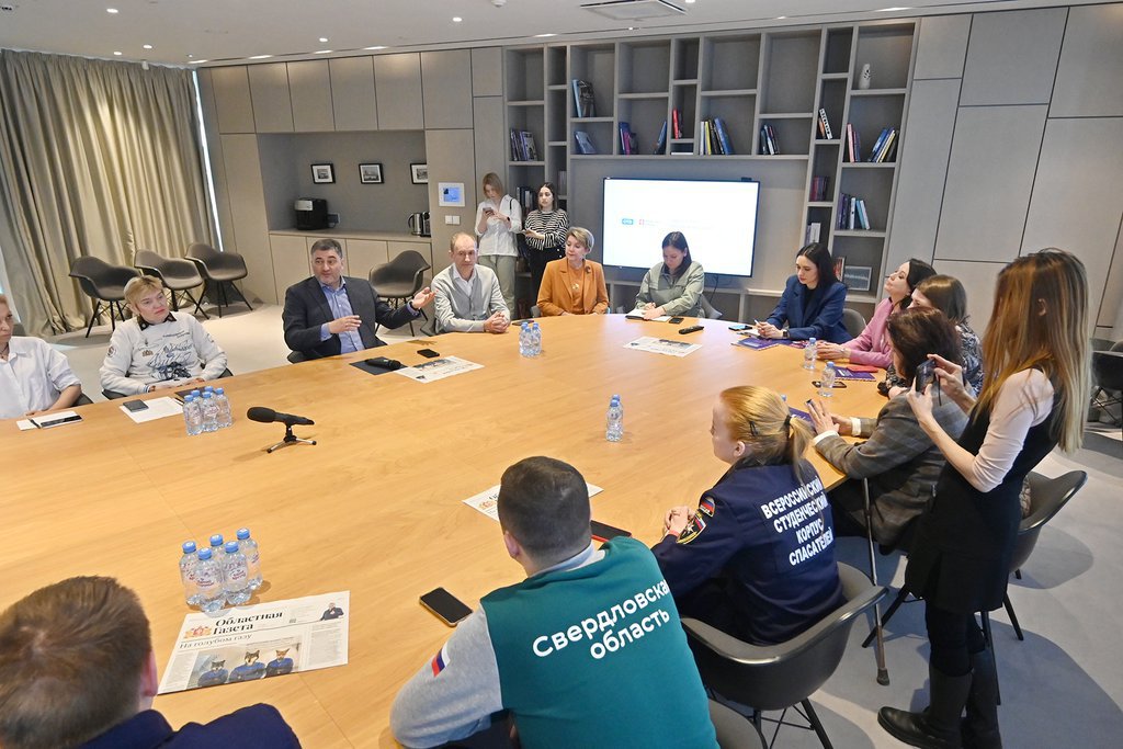В круглом столе приняли участие более 20 представителей свердловских организаций, которые реализуют волонтерские и добровольческие проекты. Фото: Павел Ворожцов