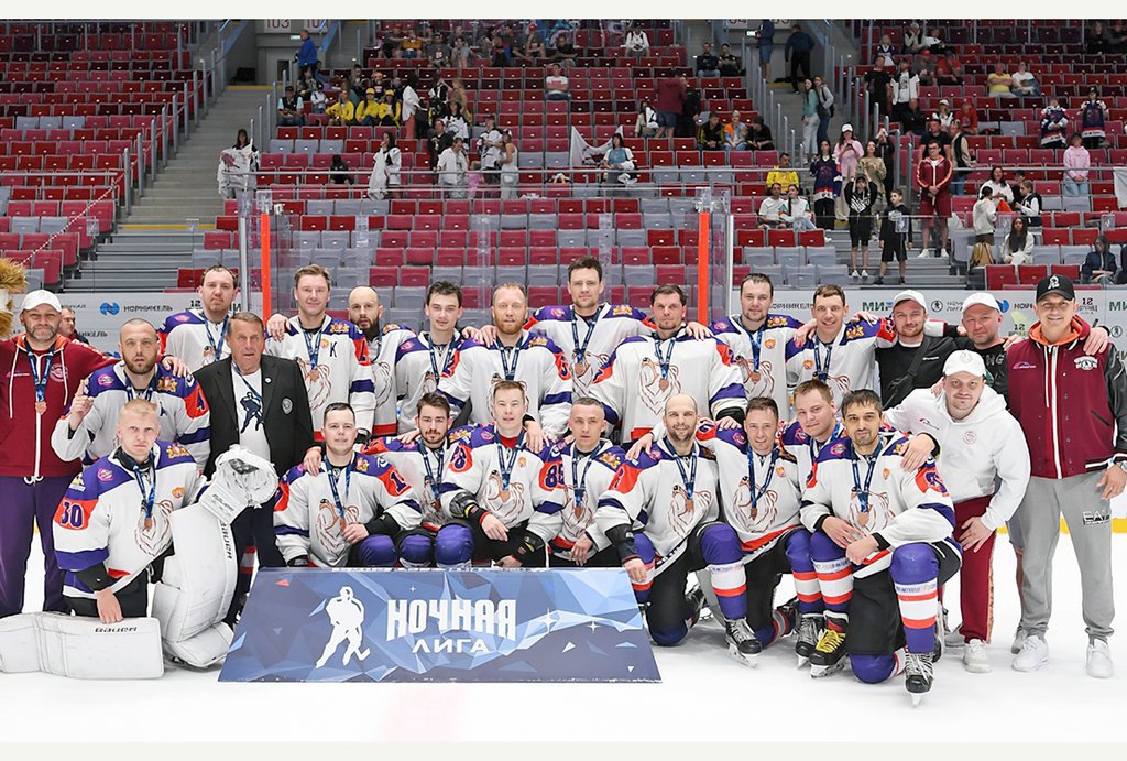 «СВ-Металл» – самый титулованный любительский клуб области: он дважды был чемпионом Ночной хоккейной лиги (причем, в разных дивизионах), а теперь завоевал еще и бронзовые награды. Фото : Пресс-служба НХЛ.