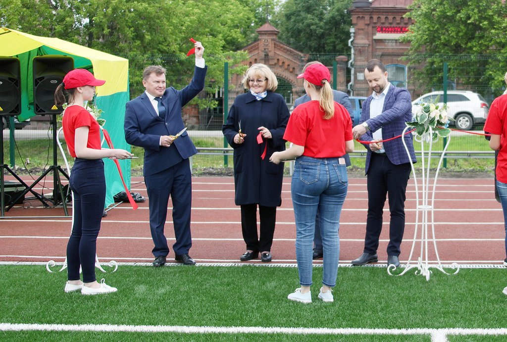Открытие реконструированного стадиона школы №3 в Камышлове, Людмила Бабушкина