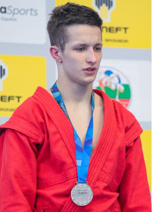 Евгений Ерёмин с серебряной наградой чемпионата Европы по самбо.