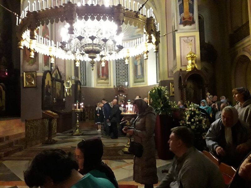 Паломники в Свято-Троицком кафедральном соборе Русской духовной миссии в Иерусалиме
