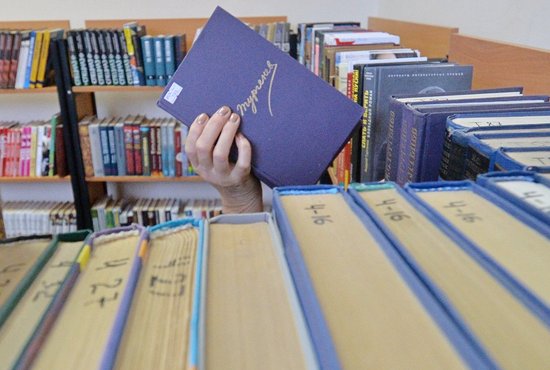 На полученные средства библиотеки смогут обновить книжные фонды. Фото: Павел Ворожцов