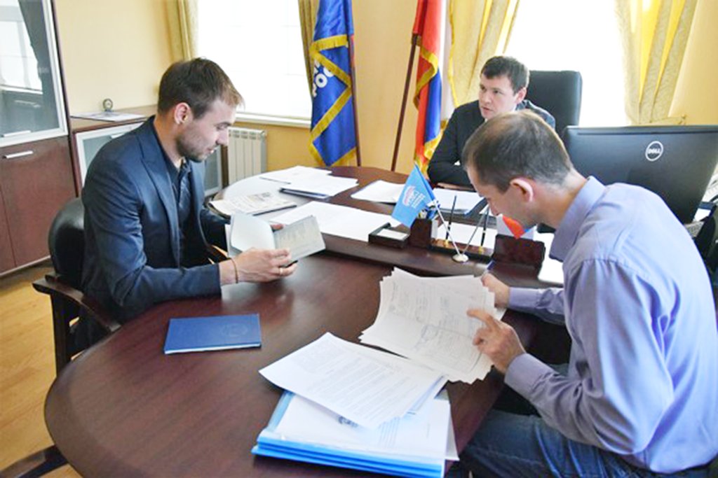 Документы для участия в праймериз по выборам в Госдуму подал Антон Шипулин