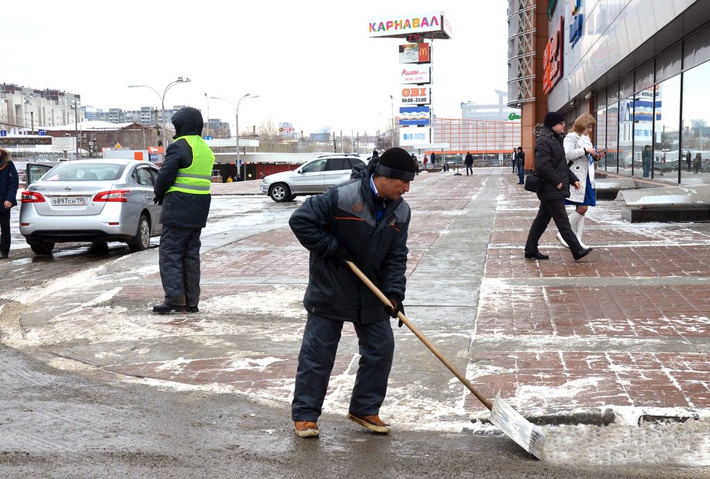 уборка снега с улиц Екатеринбурга