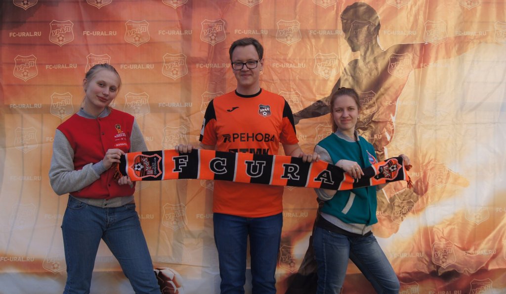 Волонтёры ЧМ — 2018 попробовали свои силы при организации на Урале трансляции Кубка России из Сочи