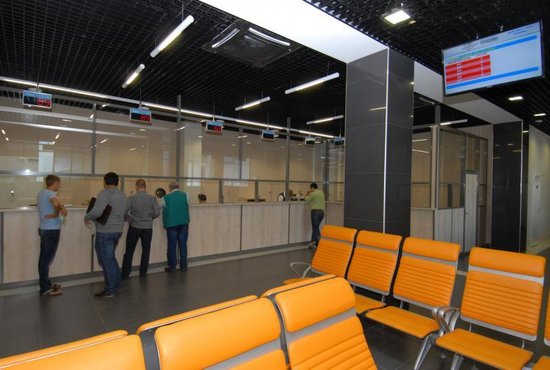В мобильном приложении теперь можно прогуляться по этажам аэропорта Кольцово. Фото: Александр Зайцев