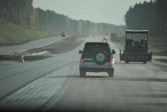 В Екатеринбурге будет обновлено 118 километров покрытия дорожной сети. Фото: Александр Зайцев