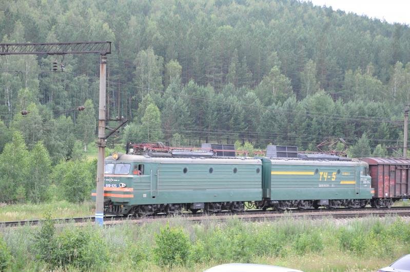 Грузовой поезд в Свердловской области