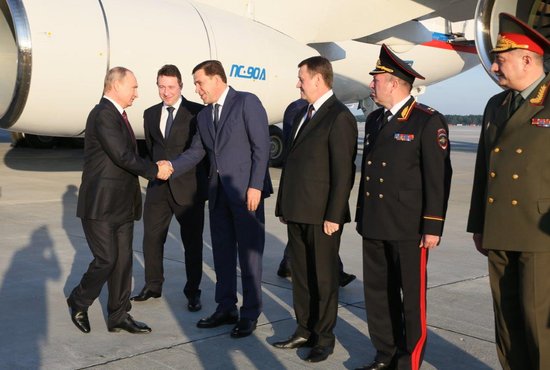 Владимир Путин прибыл в Екатеринбург. Фото: областной департамент информполитики