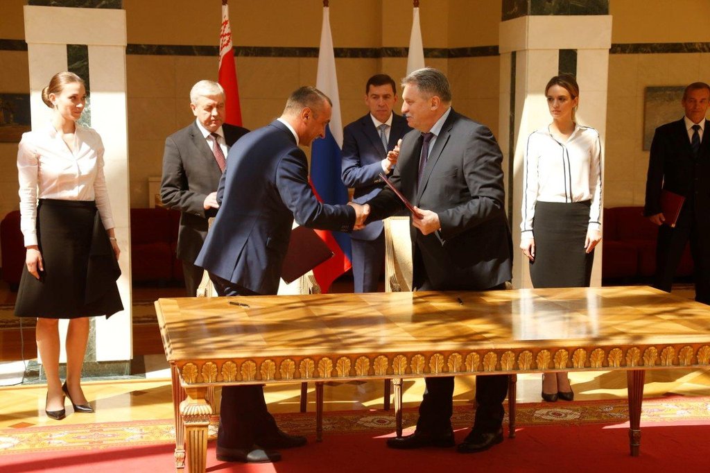 На третьем заседании Совета делового сотрудничества с Беларусью были также подписаны два контракта по участию Уральского турбинного завода в модернизации белорусской энергосистемы