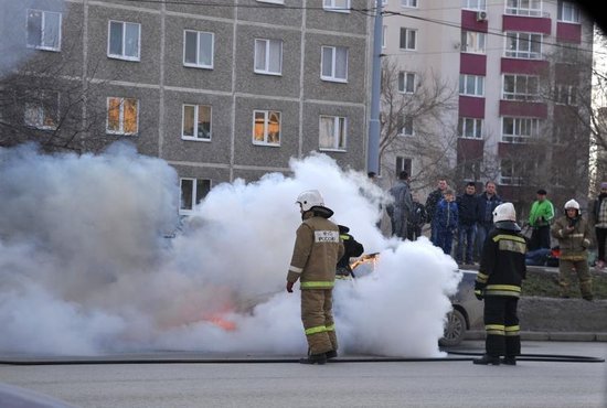 Дорогой мини-кроссовер сгорел минувшей ночью в Екатеринбурге. Фото: Павел Ворожцов