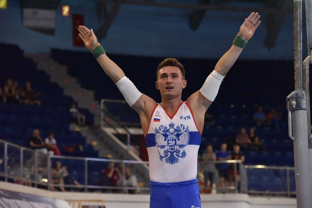 Давид Белявский выступает на Кубке России по спортивной гимнастике в Екатеринбурге