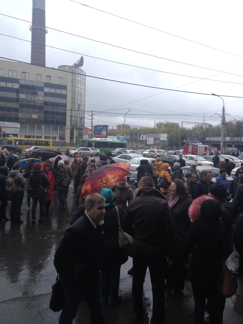 В Екатеринбурге эвакуировали людей из здания на Малышева, 101. Фото: Оксана Жилина