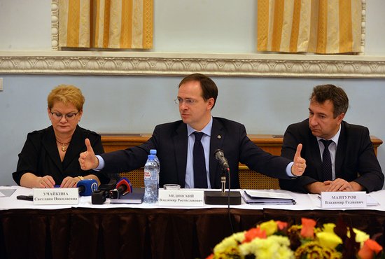 Владимир Мединский (в центре). Фото: Павел Ворожцов