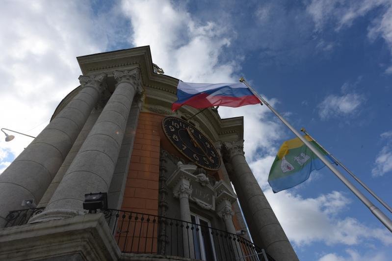 Флаг над администрацией Екатеринбурга