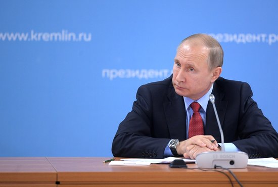 Владимир Путин предложил для российских семей установить ежемесячную выплату в 10,5 тыс. рублей. Фото: пресс-служба Кремля