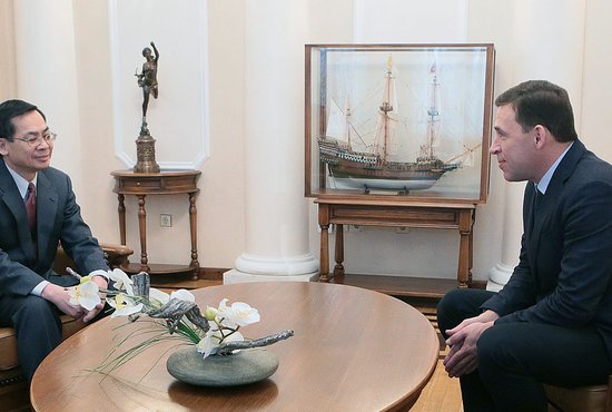Евгений Куйвашев встретился с генконсулом Вьетнама в Екатеринбурге. Фото: областной департамент информполитики