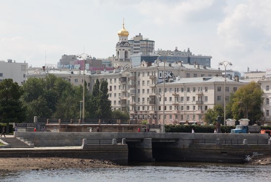 Квартира в знаменитом доме с видом на Плотинку - желанный объект многих состоятельных покупателей. Фото: Владимир Мартьянов