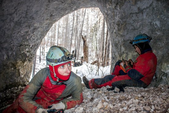 В каждой экспедиции спелеологи открывают новые пещеры. Фото: Екатеринбургский клуб спелеологов