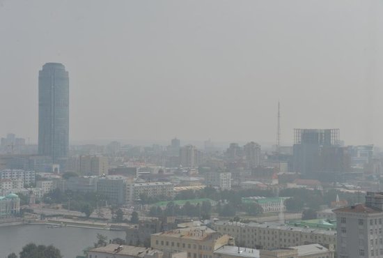Половину января над Екатеринбургом провисел смог. Фото: Александр Зайцев
