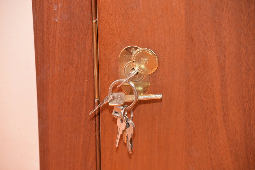 ключи в двери