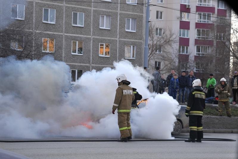 В Екатеринбурге утром сгорел автомобиль Fiat Doblo