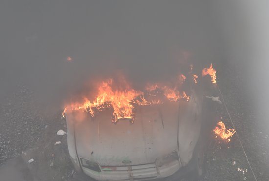 Огонь повредил салон автомобиля. Фото: Алексей Кунилов
