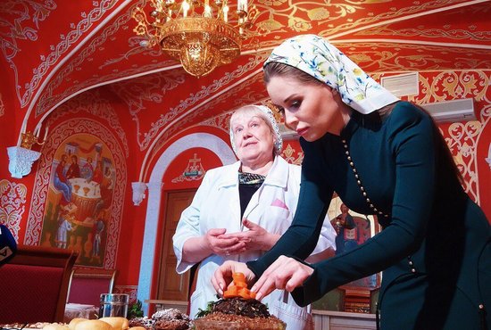 Юлия Михалкова провела в Екатеринбурге мастер-класс по приготовлению постных блюд из меню царской семьи. Фото: страничка в соцсети Юлии Михалковой