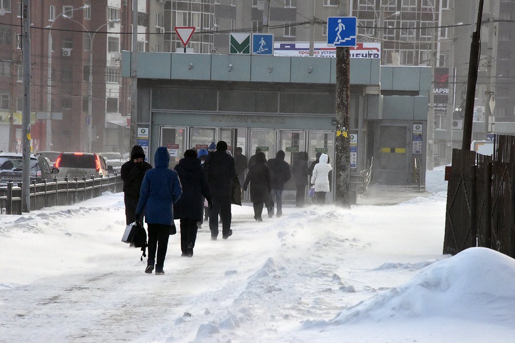 Вход в метро зимой в Екатеринбурге