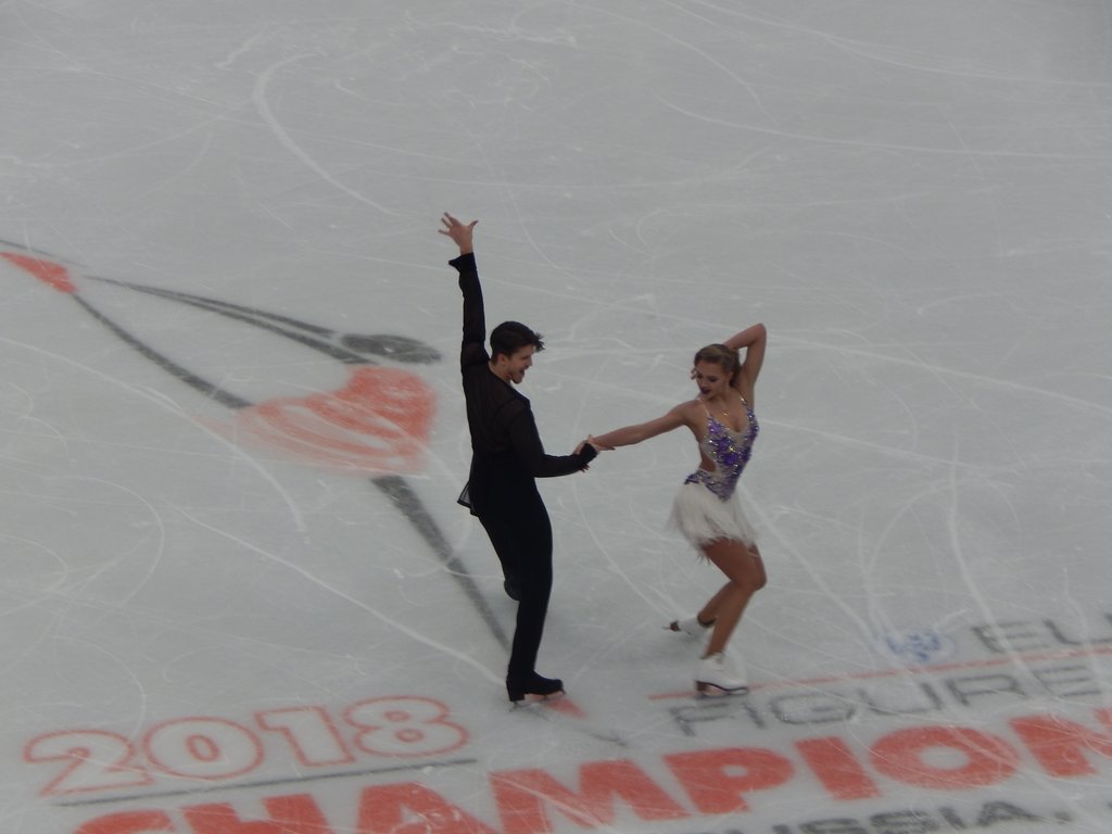 Александра Степанова и Иван Букин во время короткой программы