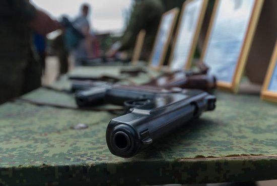 В Кольцово на месяц ограничат провоз оружия. Фото: Александр Исаков