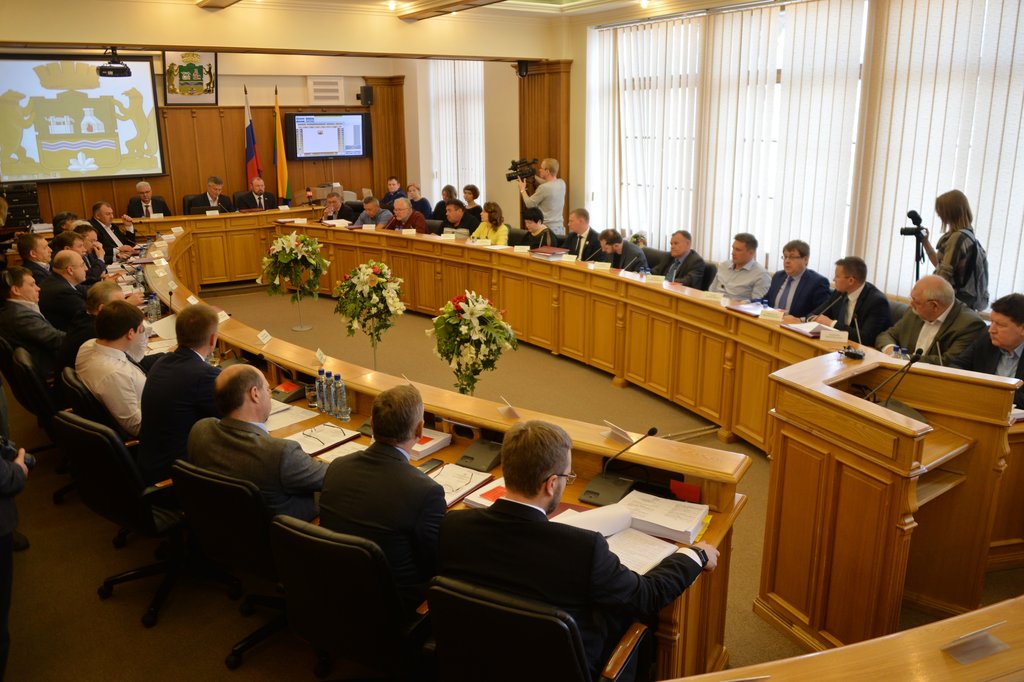На заседании гордумы Екатеринбурга 25 мая депутаты отменили прямые выборы мэра города.