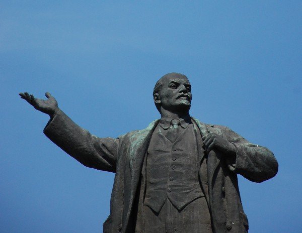 Памятник Ленину в центре Екатеринбурга