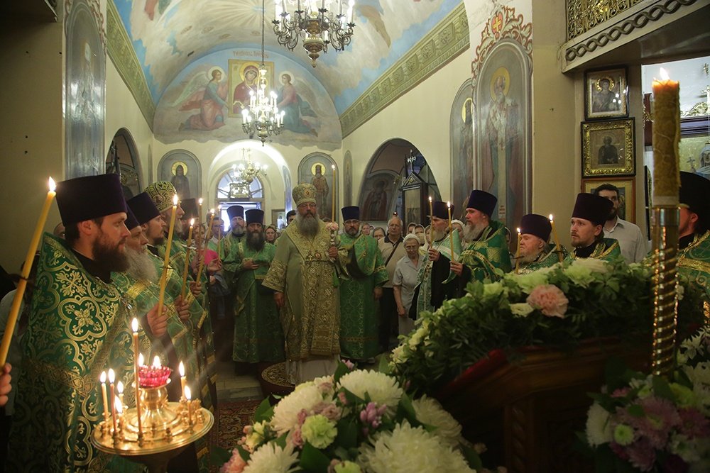 митрополит Кирилл совершил всенощное бдение в Иоанно-Предтеченском кафедральном соборе Екатеринбурга