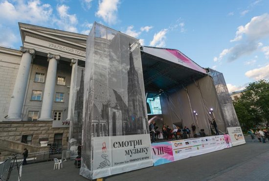 Площадкой для фестиваля выбрана площадь перед главным учебным корпусом УрФУ. Фото: Владимир Мартьянов
