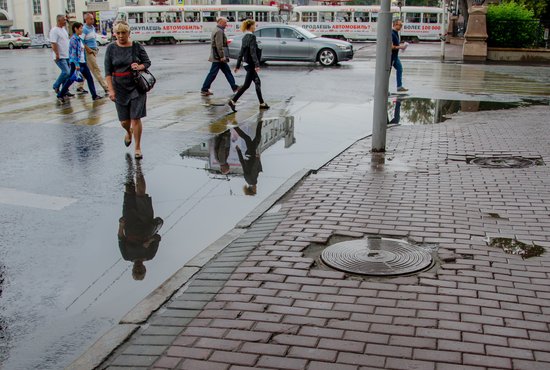 За минувшие дни на города Среднего Урала уже неоднократно обрушивались сильные дожди. Фото: Павел Ворожцов