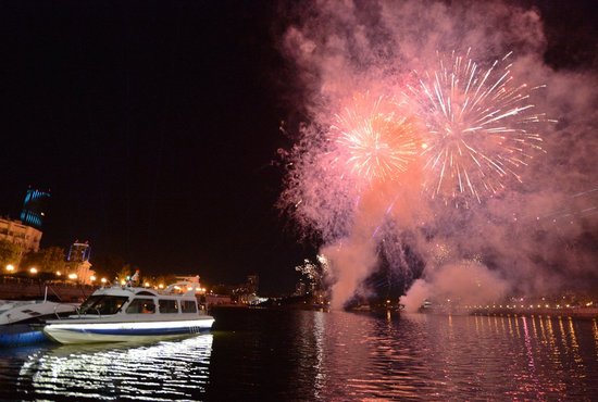 Празднование Дня города завершилось международным фестивалем фейерверков. Фото: Владимир Мартьянов