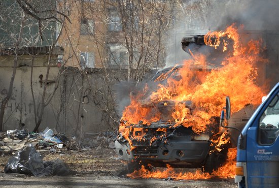Один автобус обгорел полностью, у второго повреждены салон и кузов. Фото: Павел Ворожцов