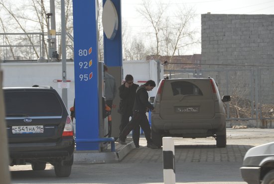 За литр бензина АИ 92 (93) свердловчане в среднем отдали 41,42 рубля, за АИ 95 - 44,20 рубля, а за литр дизельного топлива - 45,87 рубля.Фото: Алексей Кунилов
