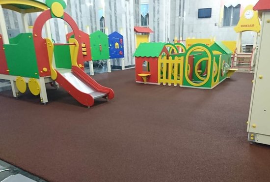 В Екатеринбурге детская площадка находится в зале ожидания №4 на 2 этаже. Фото: пресс-служба СвЖД
