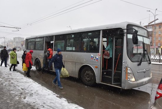 В Екатеринбурге школьницу заставили платить за проезд дважды и отобрали проездной. Фото: Алексей Кунилов