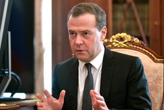 По словам Дмитрия Медведева, введение военного положения на Украине может привести к отмене проведения выборов президента. Фото: пресс-служба Кремля