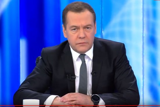 Премьер-министр РФ Дмитрий Медведев назвал пенсионную реформу самым трудным решением власти за последнее время. Фото: прямая трансляция  "Разговор с Дмитрием Медведевым"