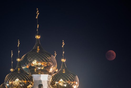 Свердловчане могли наблюдать полную Луну уже в ночь на 21 декабря. Фото: Владимир Мартьянов