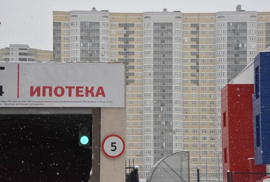 Екатеринбуржцы просят Деда Мороза погасить за них ипотеку. Фото: Алексей Кунилов