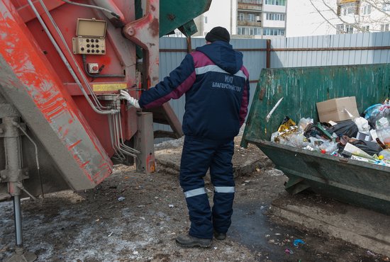 На Среднем Урале в посёлке Кузино установили ещё 29 мусорных контейнеров. Фото: Александр Исаков