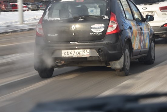 С 2013 года в России действуют законы, которые не позволяют наказывать водителей за превышение скорости на величину до 20 км/ч. Фото: Алексей Кунилов