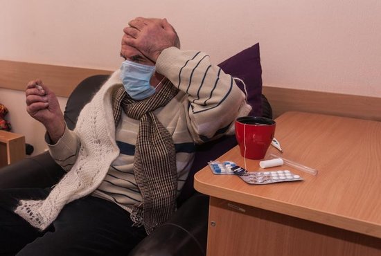 Наибольшее количество заболевших ОРВИ и гриппом отмечено среди взрослого населения России. Фото: Александр Исаков