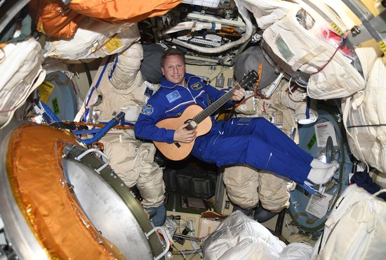 Космонавт из Екатеринбурга провёл на борту МКС 197 суток, за это время он также совершил два выхода в открытый космос. Фото: страница Сергея Прокопьева во "ВКонтакте"