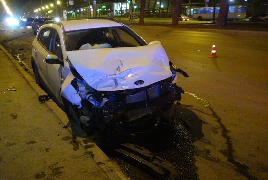 Обе машины сильно пострадали в аварии. Фото: пресс-служба ГИБДД Екатеринбурга